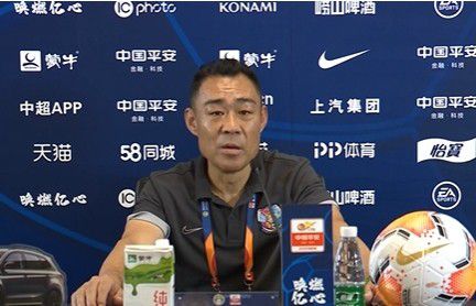 从初战沙场胆战心惊的少年士兵，到深陷绝境英勇赴死的铁血军人……八百壮士四行仓库一役，给在当时淞沪会战中节节败退的国家带来了希望曙光，给萎靡不振、人心涣散的民族打了一针强心剂，感召着无数国人，不畏强暴、团结一心奋起反抗